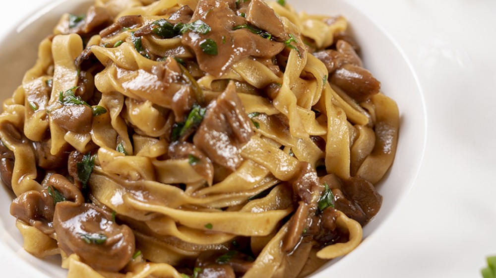 Ζυμαρικά με σπανάκι και μανιτάρια