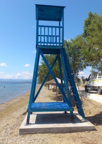 Τοποθέτησαν πύργους ναυαγοσώστη σε δύο παραλίες του Δήμου Χαλκιδέων