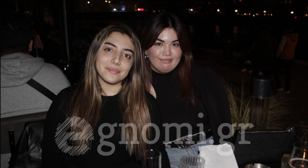 Ταξιδεύουν μόνο με αεροπλάνο...