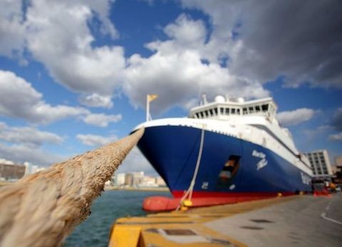 Πρωτομαγιά: Δεμένα τα πλοία στα λιμάνια