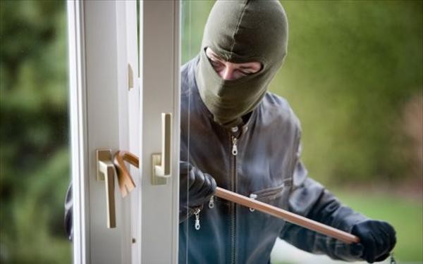 Συνέλαβαν τον έναν από τους τέσσερις κλέφτες