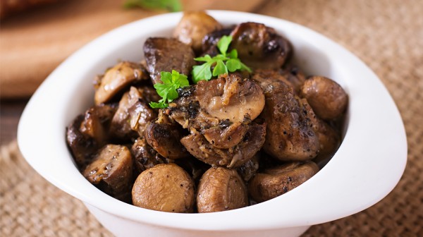 Συκώτι με μανιτάρια και μπέικον