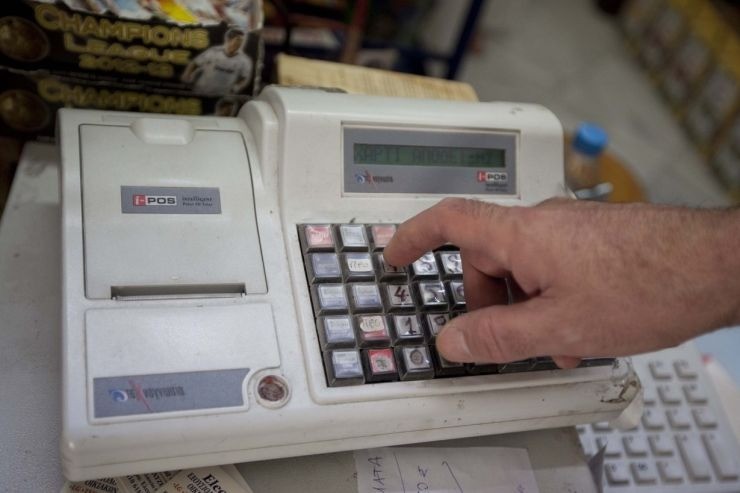 Πάει πίσω η σύνδεση ταμειακών με Pos