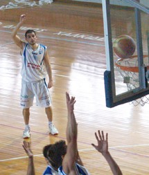 Τρίποντες βόμβες έφεραν το Γυμναστικό στη Β' Εθνική