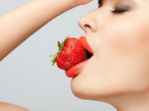 ΦΡΑΟΥΛΕΣ: Αυτά είναι τα οφέλη που προσφέρουν στην επιδερμίδα μας!