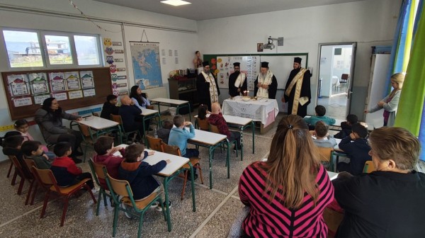 Ο Μητροπολίτης Χαλκίδος στο Δημοτικό Σχολείο Βατώντα