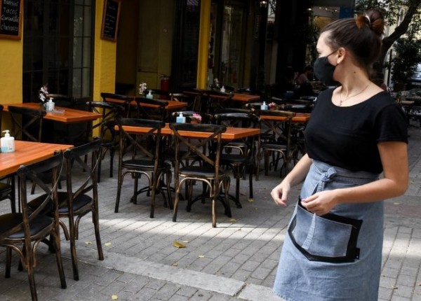 Τι απαντάει το Υπουργείο Ανάπτυξης για τα κριτήρια ένταξης των επιχειρήσεων εστίασης στο πρόγραμμα επιδότησης