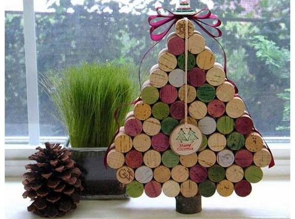 Διαγωνισμός Χριστουγεννιάτικων δένδρων με ανακυκλώσιμα υλικά στο Δήμο Ιστιαίας-Αιδηψού