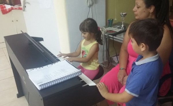 Εξερεύνησαν την έννοια του «συνδετήρα» μέσα από τον μαγικό κόσμο της μουσικής