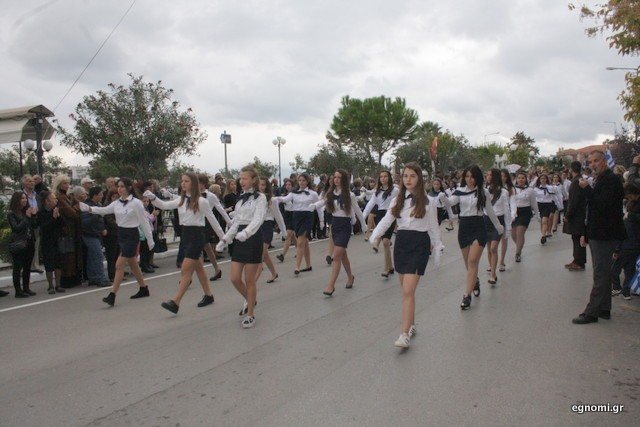 ΠΑΡΕΛΑΣΗ ΓΥΜΝΑΣΙΑ ΧΑΛΚΙΔΑ: Ξεχώρισαν οι μαθήτριες του 5ου