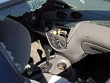 Έσπασαν το τζάμι αυτοκινήτου και έκλεψαν τα ηχεία