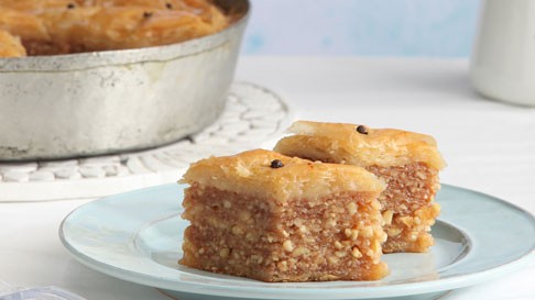 Μπακλαβάς Κύμης (με αμύγδαλο)