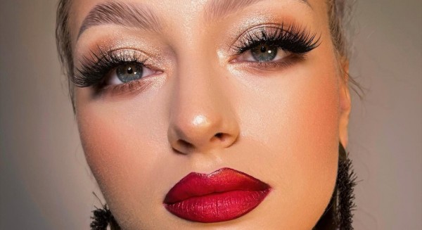 OMBRE χείλη: Εντυπωσίασε με το μακιγιάζ σου χωρίς πολύ κόπο..