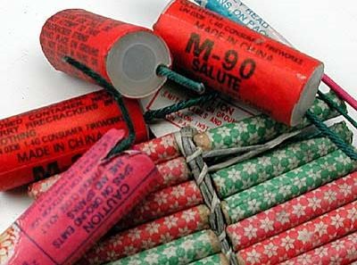 Πούλαγε παράνομα πυροτεχνήματα και καπνογόνα