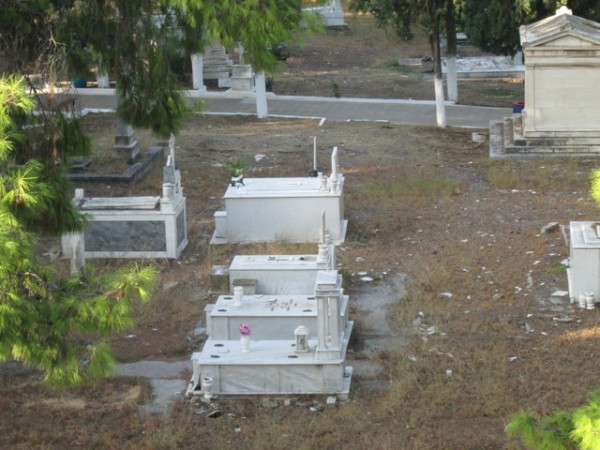 Ξενάγηση στα ταφικά μνημεία του παλιού νεκροταφείου της Χαλκίδας