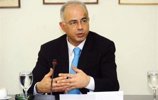 Άνοιξε μέτωπο με τον Καρατζαφέρη