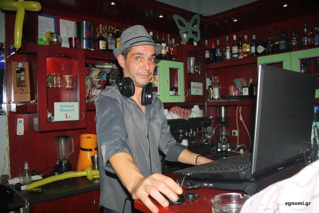 Γιόρτασε στη δουλειά