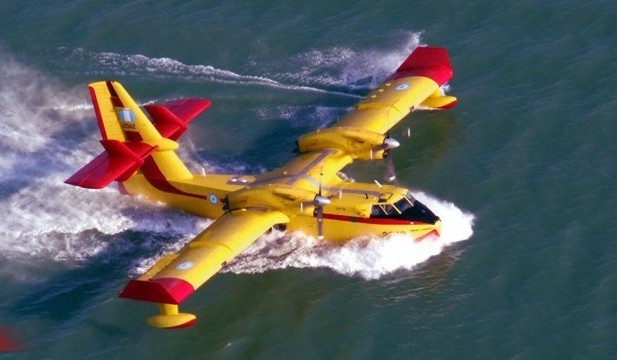 Μαίνεται η πυρκαγιά στη Μαλεσίνα