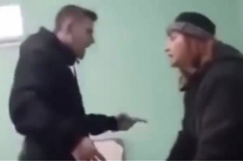 Μαθητής τραμπουκίζει καθηγήτρια σε ΕΠΑΛ (VIDEO)