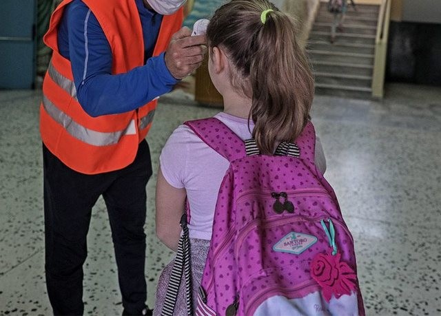 Η οδηγία σε μαθητές δημοτικού σχολείου: Κουβέρτα να φέρετε