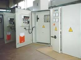 Έκλεψαν εργοστάσιο με ηλεκτρικούς πίνακες