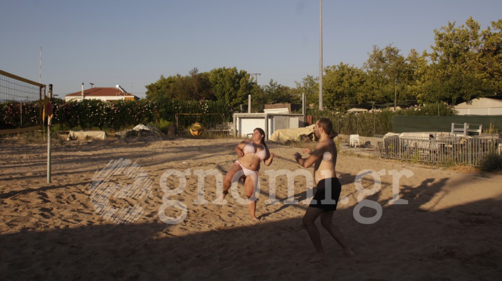 ΤΟΥΡΝΟΥΑ BEACH VOLLEY ΑΛΥΚΕΣ: Κάρφωσαν στην άμμο για καλό σκοπό