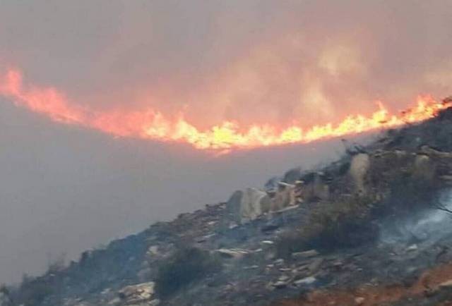 Μεγάλη φωτιά στην Άνδρο - Εκκενώθηκαν οικισμοί (VIDEO)