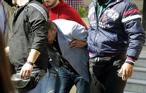 Η ΑΔΕΔΥ καταδικάζει την ενέργεια του συνδικαλιστή με τα ...μακριά χέρια