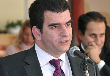 Ο Καρέλιας εξηγεί γιατί έδωσε 2,5 εκατ. ευρώ στους υπαλλήλους