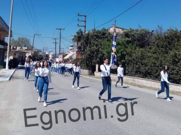 ΠΑΡΕΛΑΣΗ ΒΑΣΙΛΙΚΟ 25η ΜΑΡΤΙΟΥ: Με σεβασμό και ήθος παρέλασαν οι μαθητές του Γυμνασίου