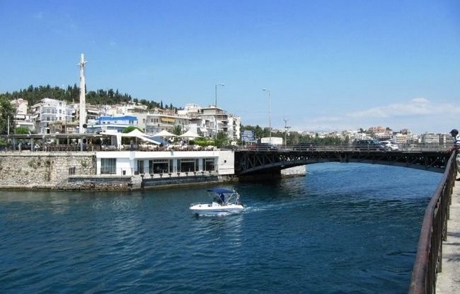 Βάφτισαν υψηλή τη γέφυρα του Ευρίπου δεκάδες ειδησεογραφικά site