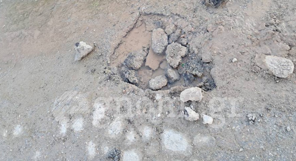 ΕΞΩ ΠΑΝΑΓΙΤΣΑ ΧΑΛΚΙΔΑΣ: Επισκευή της πλάκας από την ΔΕΥΑΧ