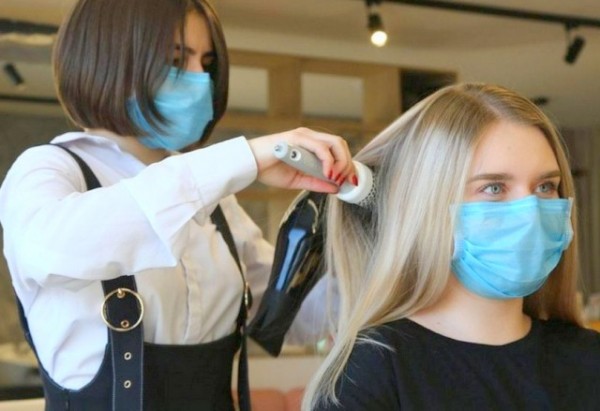 Lockdown: Με τον κωδικό 6 στο 13033 θα πηγαίνουμε στα κομμωτήρια