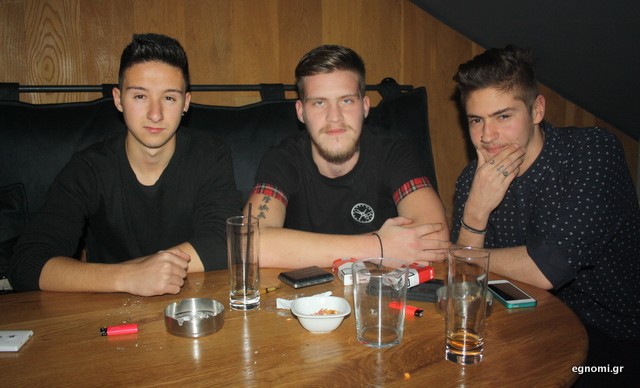 Τι κοιτάζουν σε μια γυναίκα;