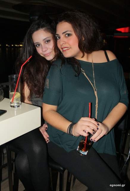 Τριτοετείς φοιτήτριες ψάχνουν...