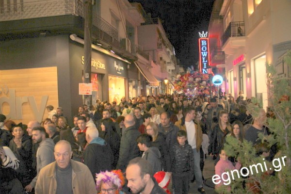 ΛΕΥΚΗ ΝΥΧΤΑ ΧΑΛΚΙΔΑ: Βούλιαξε από κόσμο η οδός Αβάντων