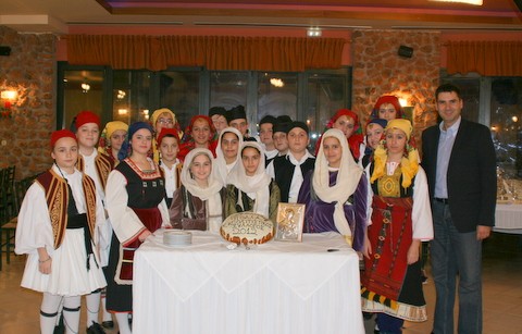 Πολιτιστικός Σύλλογος Δροσιάς: Με παραδοσιακούς χορούς υποδέχτηκαν το νέο χρόνο