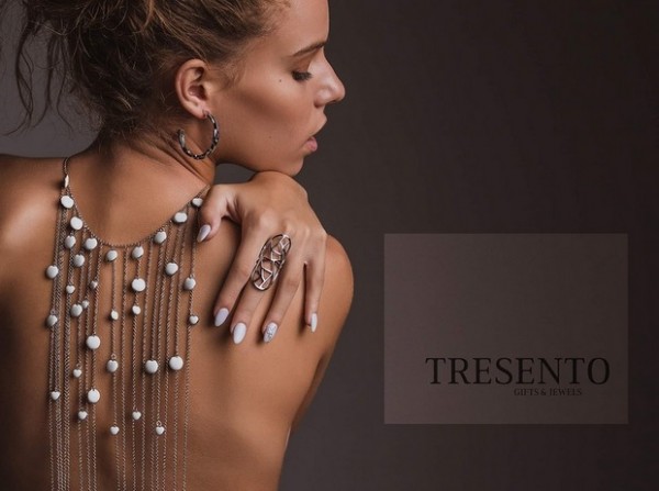 Εντυπωσιακή στο πρωτοχρονιάτικο ρεβεγιόν με κοσμήματα απ' το TRESENTO