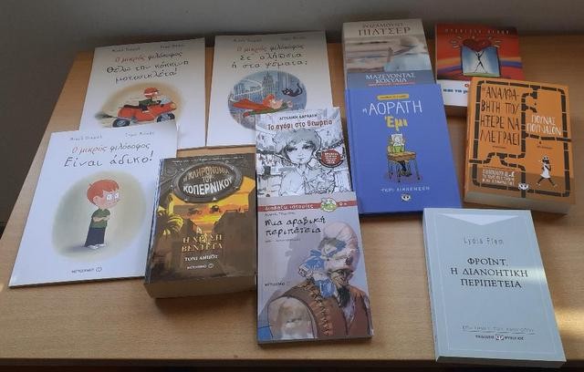 ΚΑΘΕΝΟΙ: Δύο εκδοτικοί οίκοι πρόσφεραν βιβλία στη Δημοτική Βιβλιοθλήκη