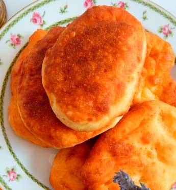 Τηγανόψωμα γεμιστά με τυρί φέτα