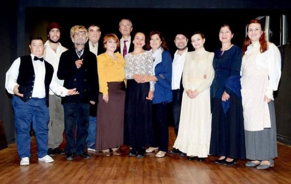 Ο Βυσσινόκηπος του Τσέχωφ στο Θέατρο Παπαδημητρίου