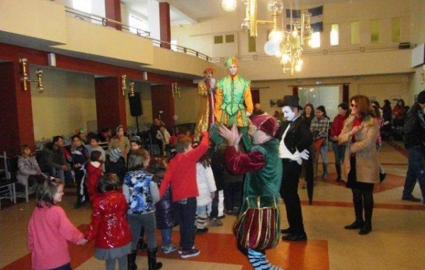 Γιορτή με ξυλοπόδαρους, μάγους και καλικάντζαρους