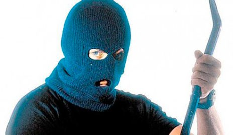 Επίθεση με ρόπαλα σε ηλικιωμένο ζευγάρι μέσα το σπίτι του