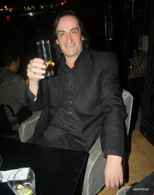 Στην υγειά τού γιου του