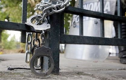 Οι γυναίκες καταγγέλλουν την εισβολή των ΜΑΤ στην ΕΡΤ