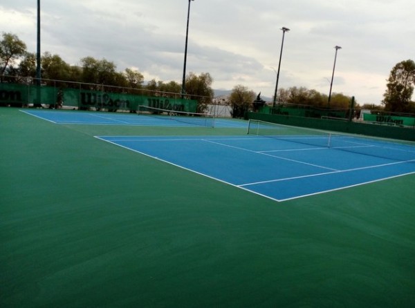 ΟΜΙΛΟΣ ΑΝΤΙΣΦΑΙΡΙΣΗΣ ΧΑΛΚΙΔΑΣ: Ανακαίνισε με δικά του έξοδα τα 7 γήπεδα τένις - Καμία παρέμβαση από τον Δήμο από το 2009