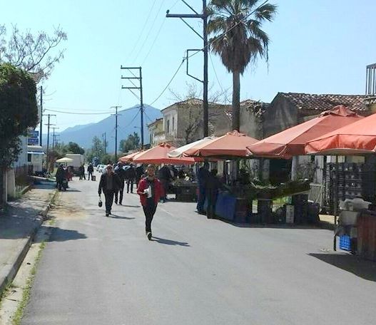 ΛΑΪΚΗ ΑΓΟΡΑ ΑΛΙΒΕΡΙ: Λειτουργεί με τους πάγκους σε απόσταση ασφαλείας