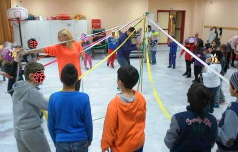 Τρία σχολεία έστησαν αποκριάτικο γαϊτανάκι