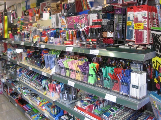 Ανοίγουν από σήμερα κομμωτήρια και βιβλιοπωλεία