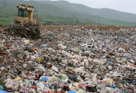 Στο ...χορό των σκουπιδιών μπήκαν και οι εργαζόμενοι του Δήμου